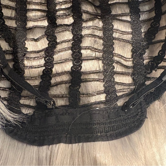 GRAY Pixie Wig! Light & Medium Grey! Basic Average size cap! Great condition! - Picture 8 of 11